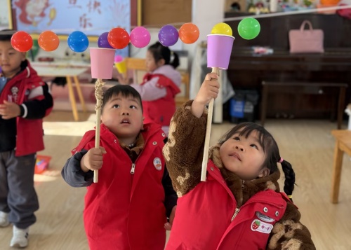 小二挂彩灯 (3).jpg